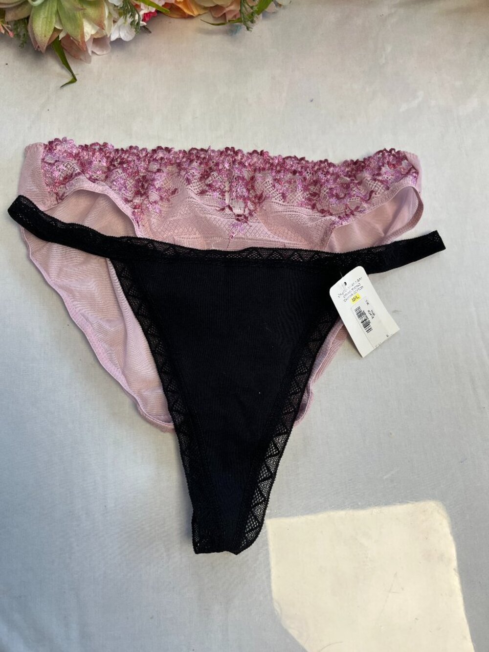 2 Pc Bundle On Gossamer & Wacoal Panties Medium Black Pink